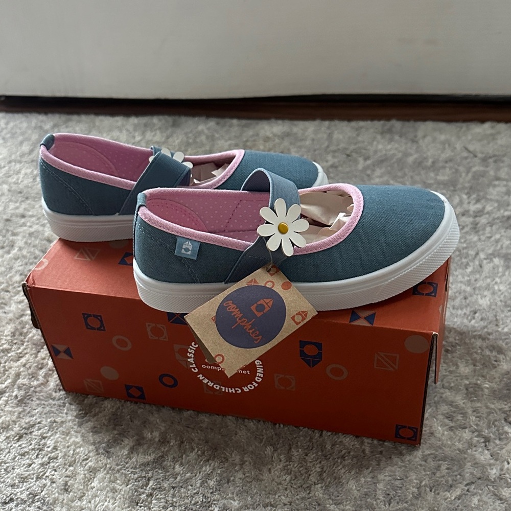 Oomphies girls shoes, size 11 toddler NWT
